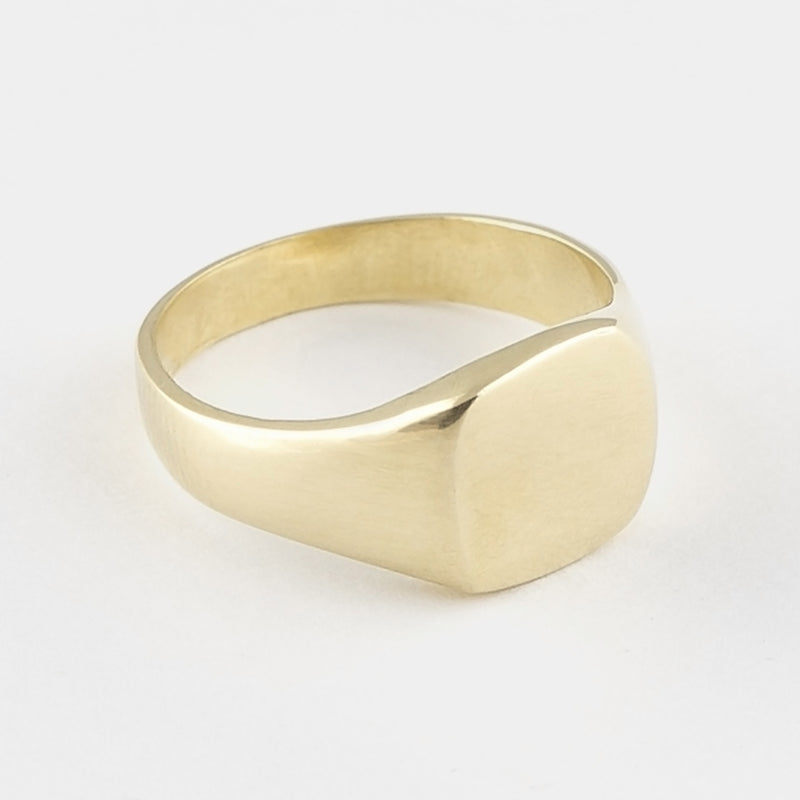 Luis Signet Ring in Gold