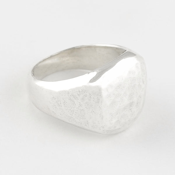 Bold Martelée Signet Ring in Silver