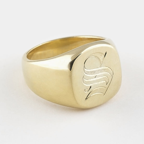 Bold Signet Ring in Gold