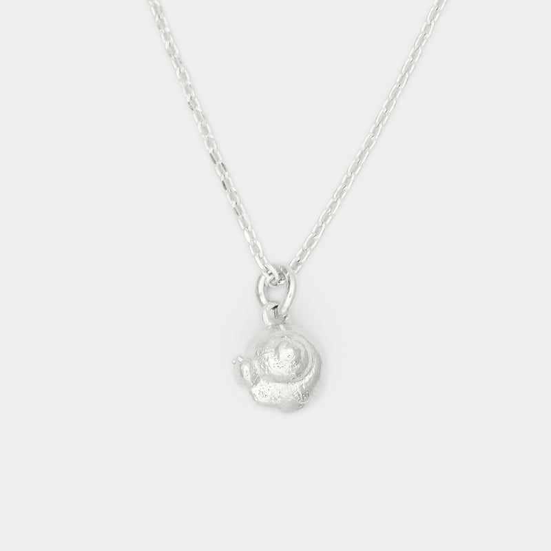 L'Escargot Necklace in Silver