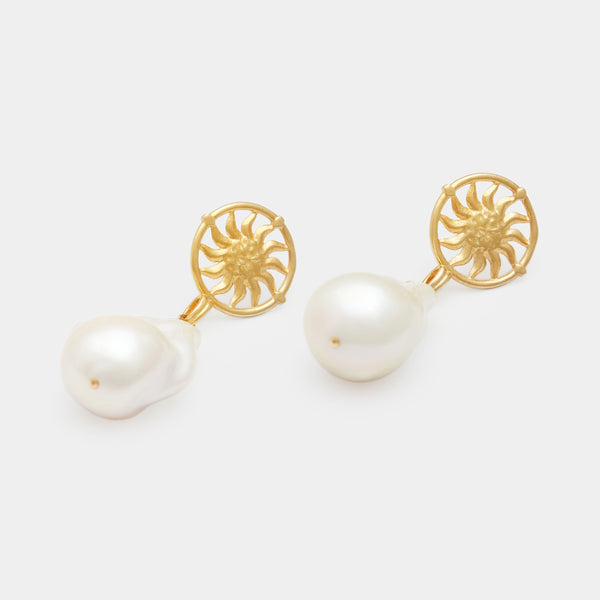 Aurora Pearl Earrings in Gold
