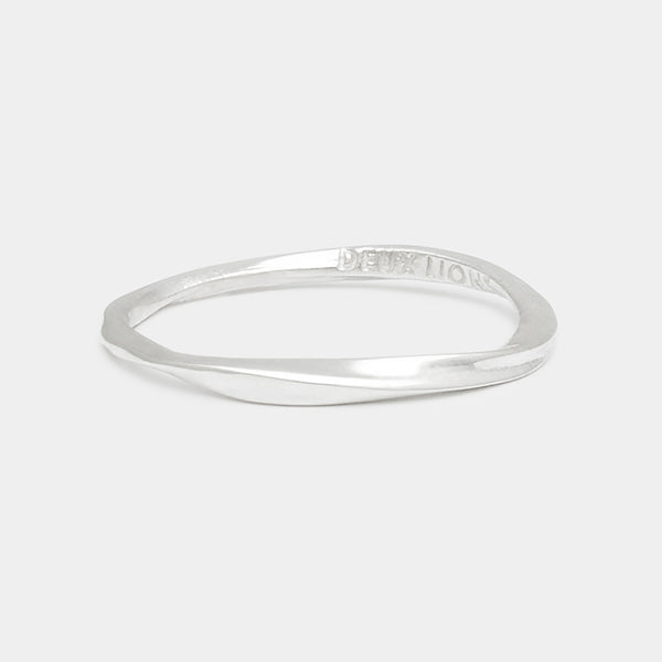 Simple Coulée Ring in Silver