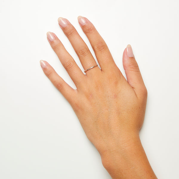 Simple Coulée Ring in Silver